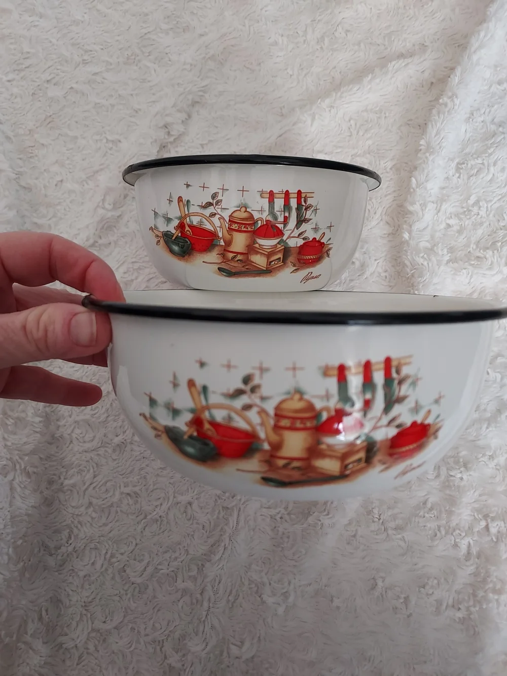 Vintage MCM Pipsa White Enamel Nesting Bowls Kitchen Motif Cottagecore Country